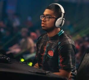 "F*ck school": seu pai lhe disse para ignorar os estudos, então ele se tornou um campeão de videogame... e não um videogame qualquer!