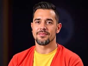 BBB 26 | Pedro reaparece após dois meses de internação: "Saí da clínica"