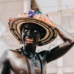 Camila Queiroz apresenta leilão beneficente no Baile do BB em São Paulo