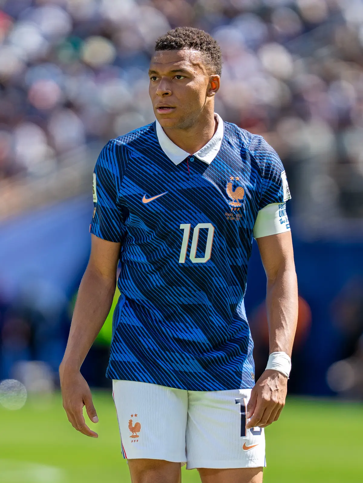 Mbappé marca na goleada do Real Madrid sobre Málaga com Ester Expósito na tribuna