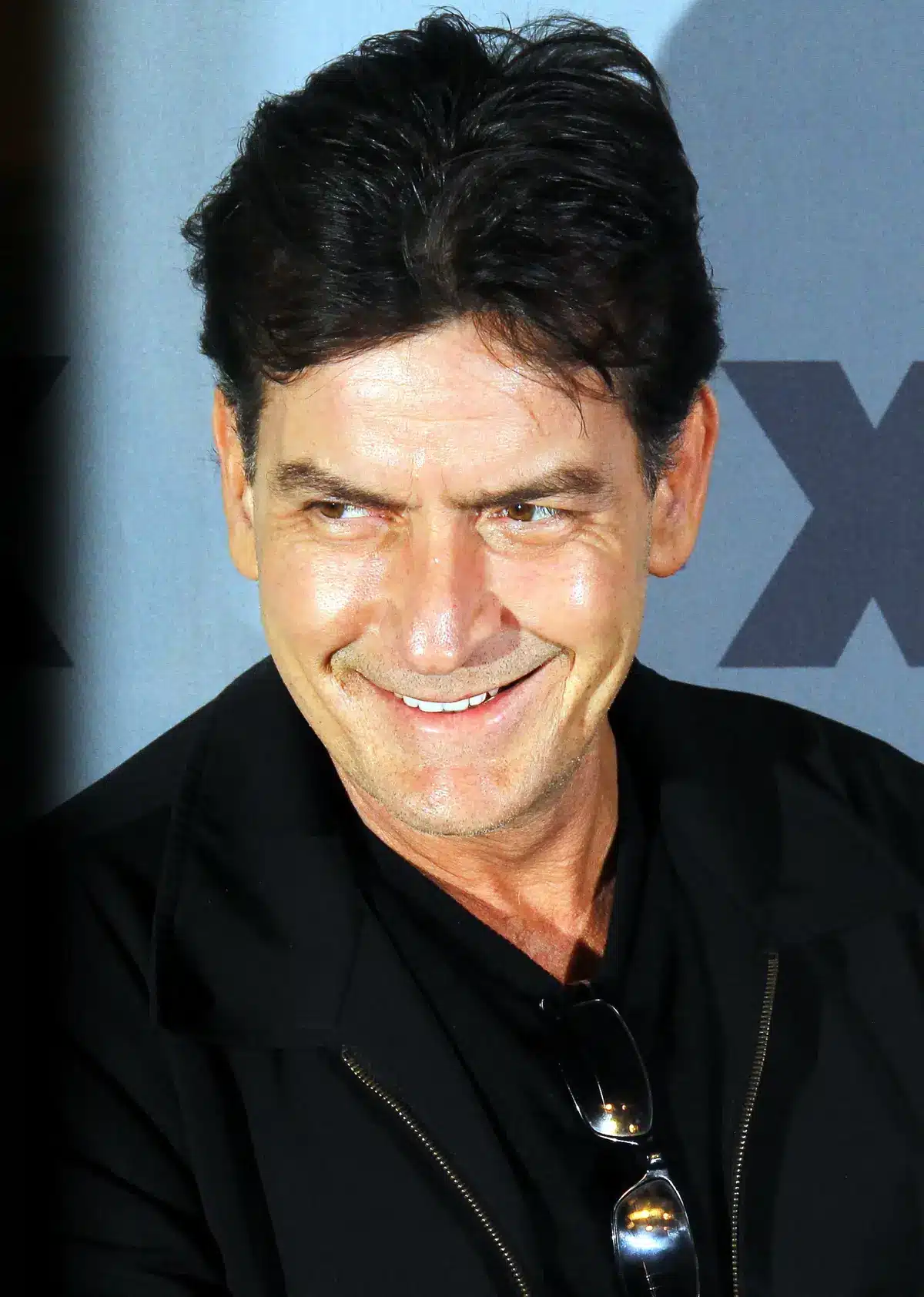 Charlie Sheen revela por que pai Martin Sheen não aparece em documentário da Netflix