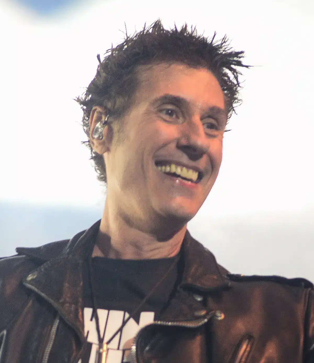 Dinho Ouro Preto celebra fase mais saudável aos 62 anos no 10º show do Capital