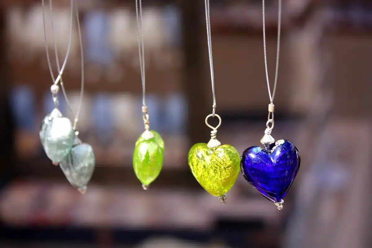 Empty jewelry display on a polished wooden table, single sparkling ring under a soft spotlight, blurred guests in the background